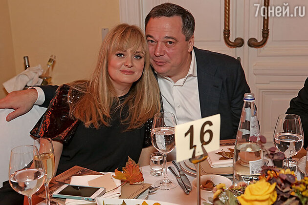 Анна Михалкова с мужем Альбертом Баковым Анна Михалкова с мужем Альбертом Баковым