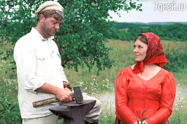 Сухов (Анатолий Кузнецов) со своей любезной супругой Катериной Матвеевной (Галина Лучай) Сухов (Анатолий Кузнецов) со своей любезной супругой Катериной Матвеевной (Галина Лучай)