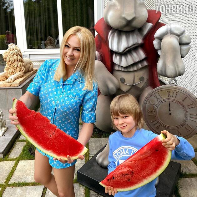 Яна Рудковская с сыном Сашей Яна Рудковская с сыном Сашей
