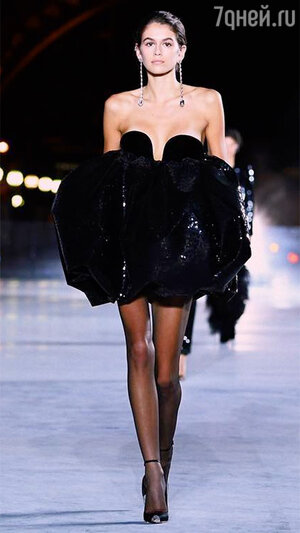 Кайя на показе Saint Laurent Кайя на показе Saint Laurent