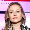 Сын с красавицей-женой: Миронова впервые показала свою невестку Сын с красавицей-женой: Миронова впервые показала свою невестку