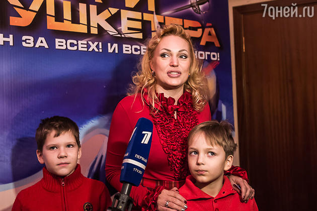 Алла Довлатова с детьми Алла Довлатова с детьми