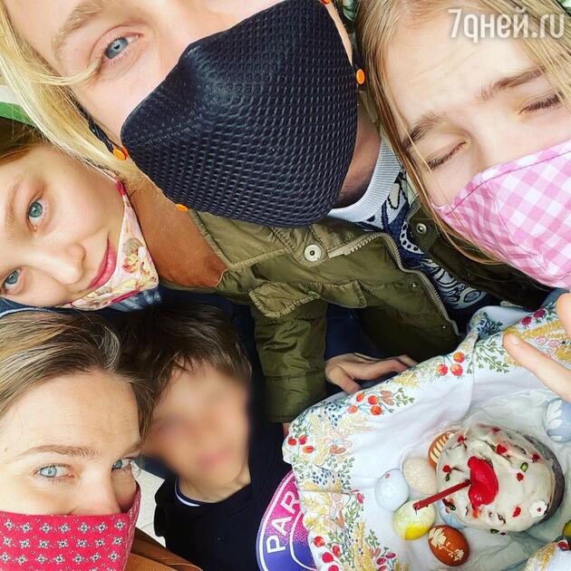 Наталья Водянова с детьми Наталья Водянова с детьми