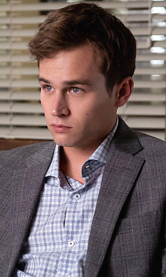Брэндон Флинн (Brandon Flynn) Брэндон Флинн (Brandon Flynn)