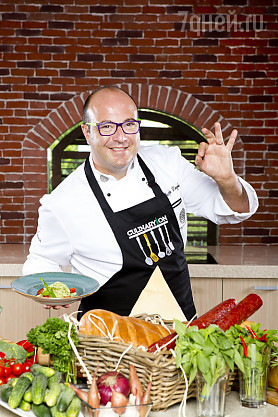 Шеф-повар кулинарной студии CulinaryOn Джузеппе Д'Анджело Шеф-повар кулинарной студии CulinaryOn Джузеппе Д'Анджело