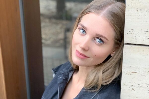 «Идеальная»: Кристина Асмус показала честное фото без макияжа