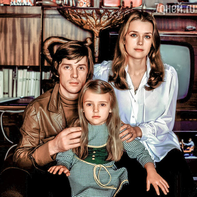 Александр Абдулов с Ириной Алферовой и дочерью Ксенией Александр Абдулов с Ириной Алферовой и дочерью Ксенией