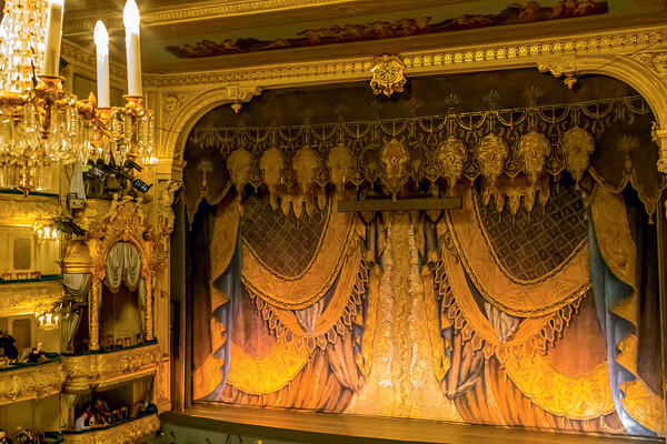 Мариинский театр: храм искусства на берегу канала