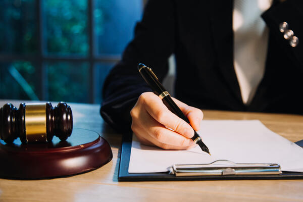 Исправьте сразу, пока не поздно: важная фраза в завещании, про которую многие забывают