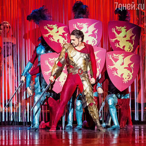 Премьера «Дракулы» прошла в Кремле и в БКЗ «Октябрьский» в Петербурге. Принимали на ура. Уже был запланирован большой тур по России, Европе и Америке, но, к сожалению, вмешалась пандемия и пока все встало на паузу