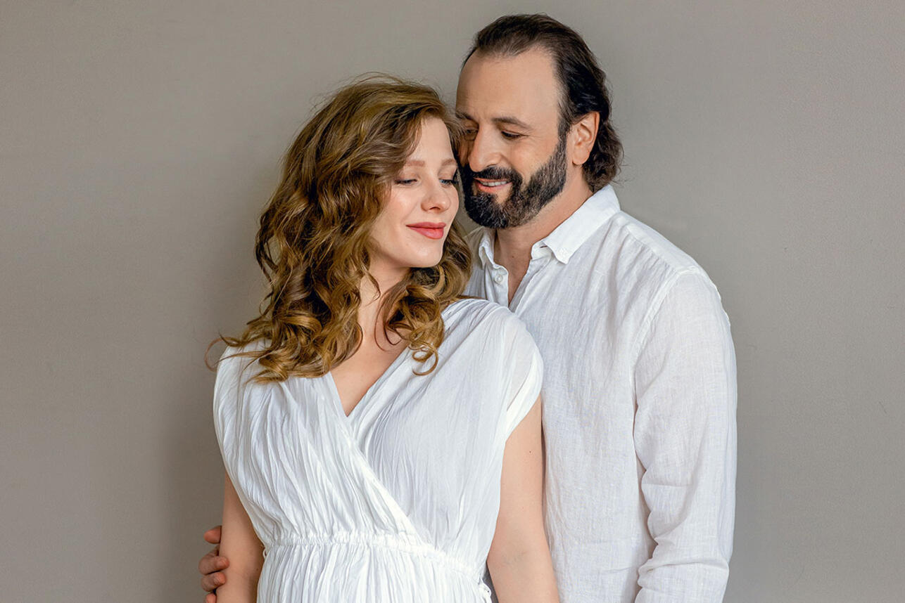 Ұл дискотекада әдемі сексуалды ананы трафарет (порно онлайн) Жыныстық қатынас алдында тампонды алуды ұмытып кеттім