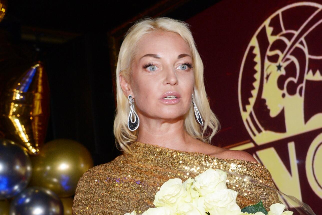 Жена звездного хирурга подарила Волочковой 10 миллионов на пластику лица Жена звездного хирурга подарила Волочковой 10 миллионов на пластику лица