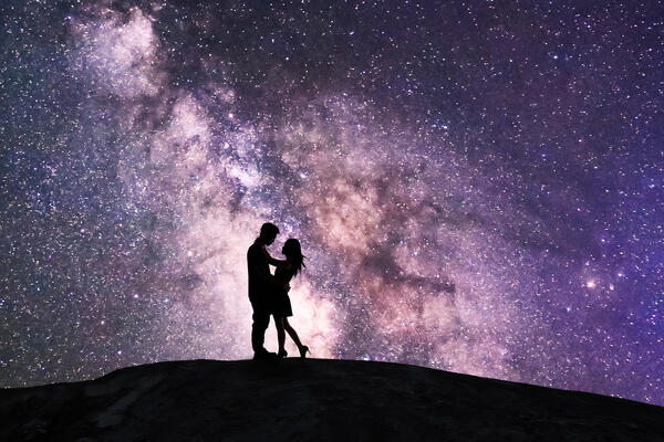 Каким двум знакам зодиака снесет голову от любви в канун Нового года