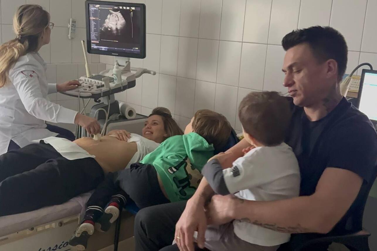 Регина Тодоренко и Влад Топалов с детьми