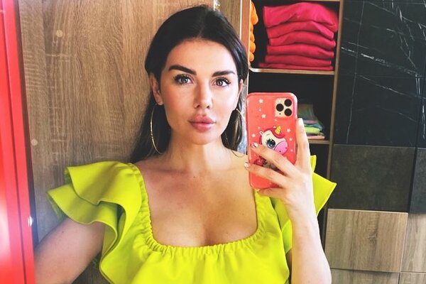 Анна Седокова написала откровенную автобиографию 