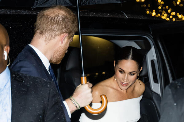 Тщеславный принц: Гарри стыдится своей лысеющей головы  