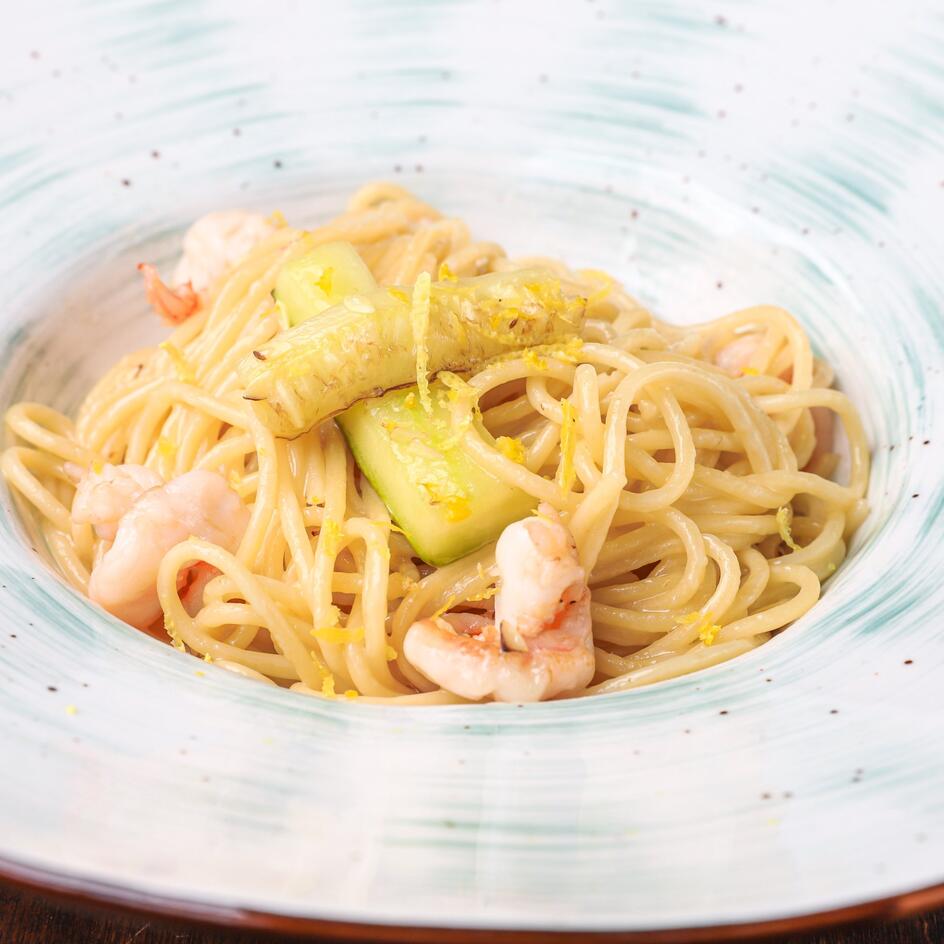 Спагетти с цукини и креветками: рецепт от шеф-повара Михаила Кощеева