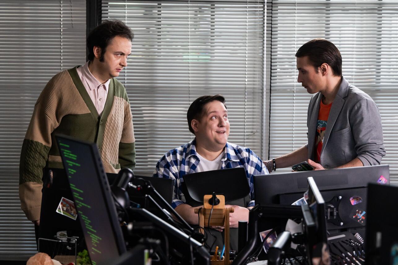 ТНТ посвятит премьеру сериала «Большой ЧЕЛОВЕК» памяти Романа Попова