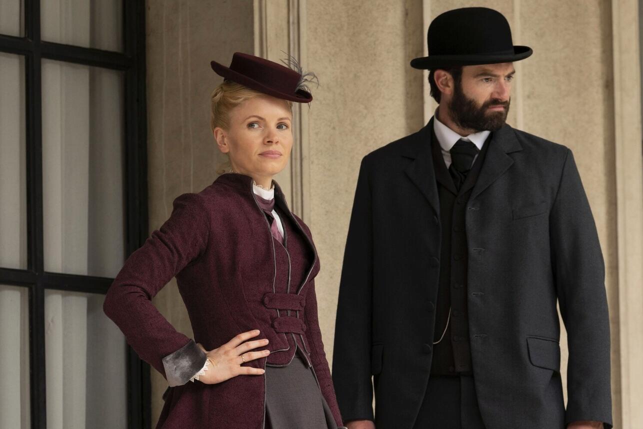 РєР°РґСЂ РёР· СЃРµСЂРёР°Р»Р° В«РњРёСЃСЃ РЎРєР°СЂР»РµС‚ Рё Р“РµСЂС†РѕРіВ» С„РѕС‚Рѕ