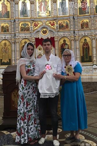 Ольга Рапунцель с мужем Дмитрием, дочкой и своей мамой Татьяной