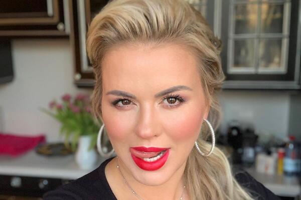 Семенович пыталась соблазнить Ревву на глазах у жены — видео