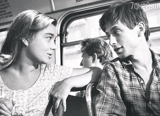 Олег даль с Ниной Дорошиной в фильме «Первый троллейбус». 1963 год