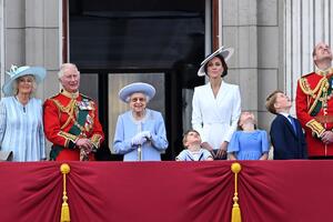 Уже не близкое окружение: Елизавета II наказала принца Гарри на своем юбилее