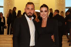 Муж Ксении Бородиной получил новый статус — но по-прежнему без денег Муж Ксении Бородиной получил новый статус — но по-прежнему без денег