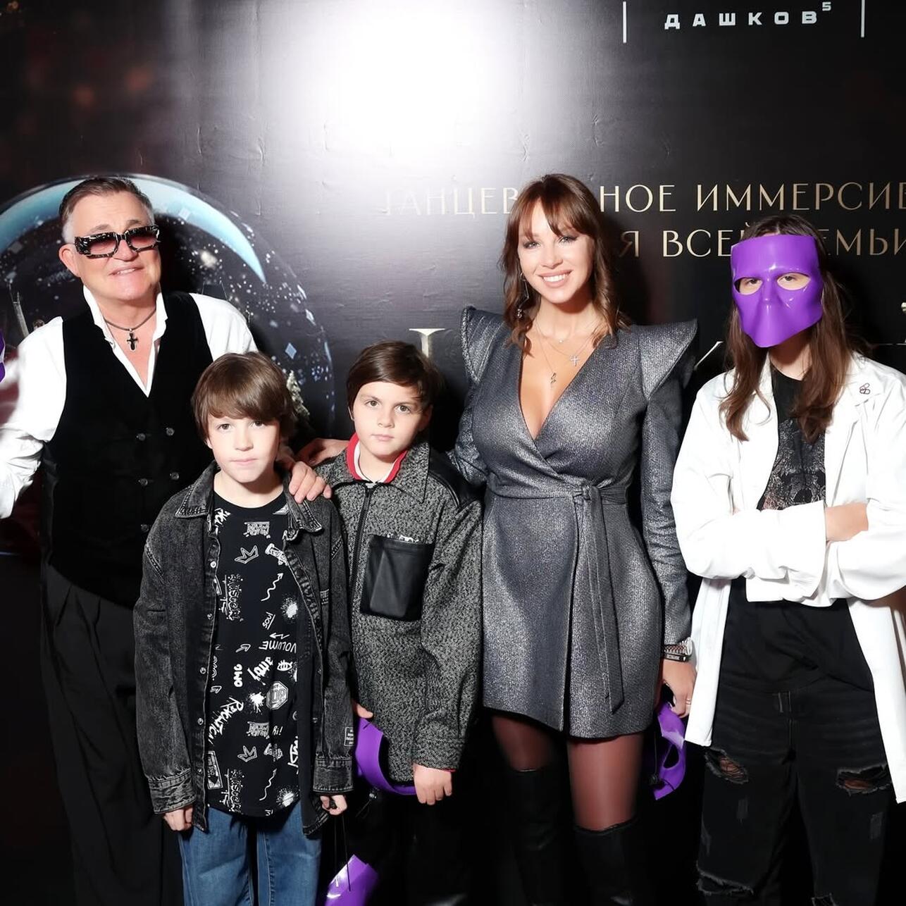 Дмитрий и Полина Дибровы с детьми