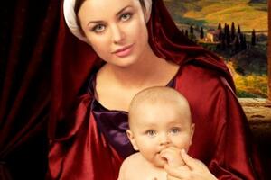 Оксана Федорова снялась в образе Мадонны с младенцем