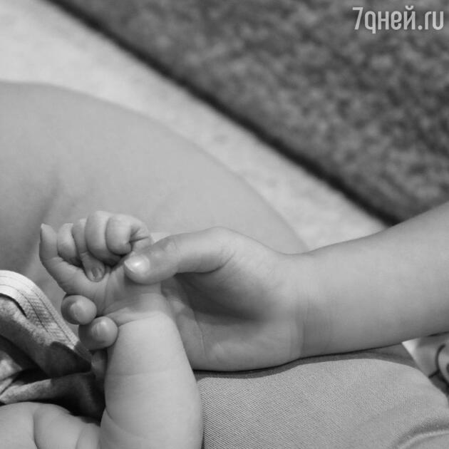 Дочка Кайли - Сторми с младшим ребенком Дженнер, фото