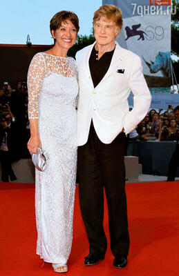 Роберт Редфорд с супругой Сибиллой на кинофестивале в Венеции. 2012 год