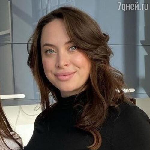 Жігіт қызды асүйде қиярмен сиқыды (видео)