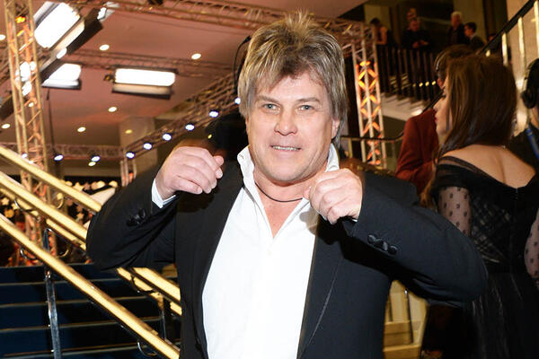 Внебрачная дочь Глызина рассказала, чего хочет от отца — разрыдалась при всех