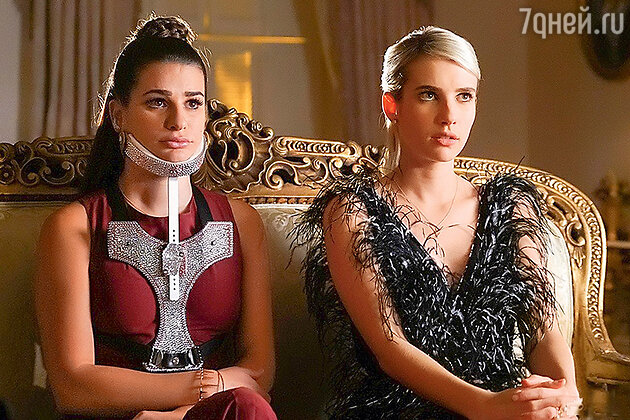 Эмма Робертс с Лиа Мишель 