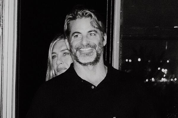 Скоро свадьба? Дженнифер Энистон впервые публично заговорила о своем романе с Кертисом  