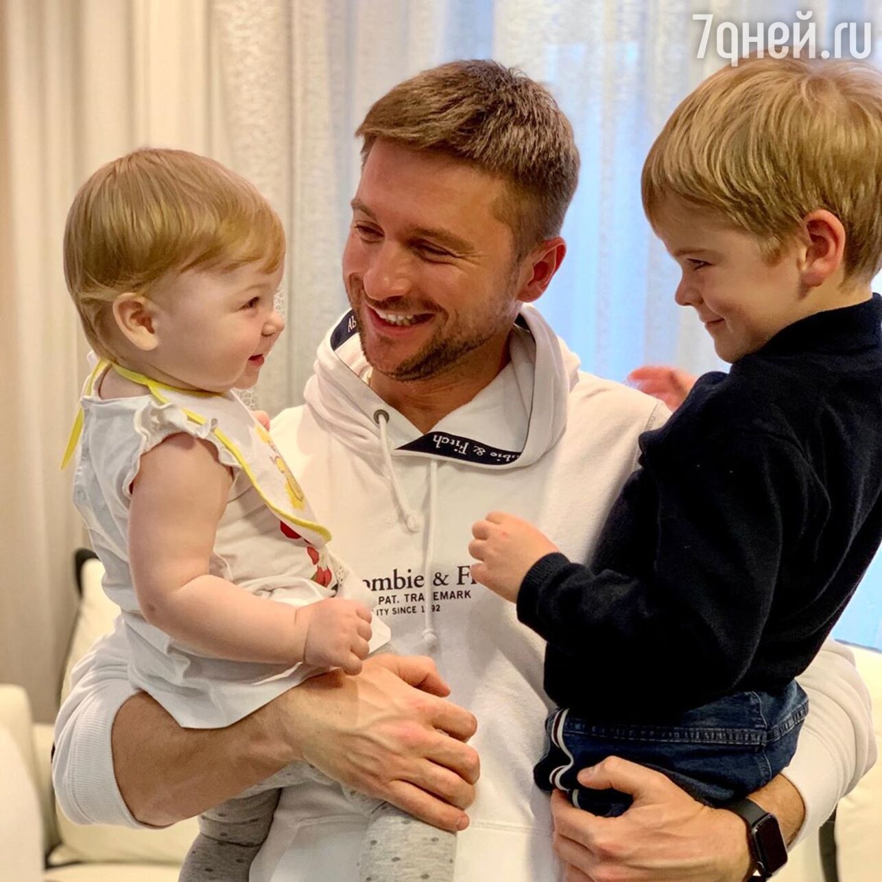 Сергей Лазарев с детьми