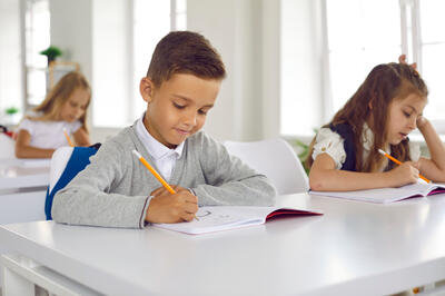 5 причин не давать младшекласснику смартфон (и что ему купить вместо него)