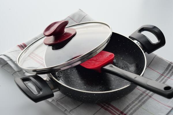 Стеклянные крышки засияют: легкие способы избавиться от жира