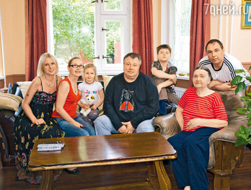 «Различия между дедовскими и отцовскими эмоциями я не прочувствовал. Наверное, потому, что возрастная дистанция между сыном и внучкой несущественная» 