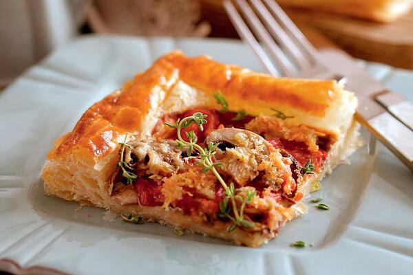 Рецепты от Юлии Высоцкой: пироги с грибами, салат из гречки с семгой и желе из красных апельсинов с кардамоном