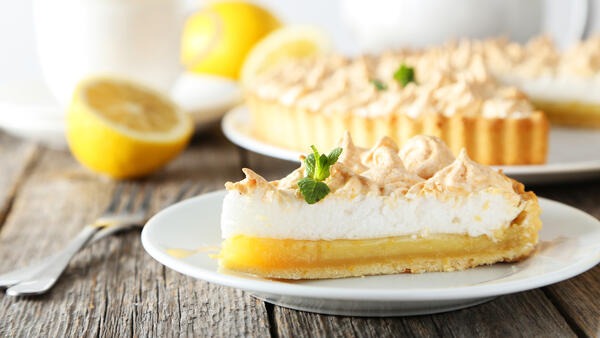 15 августа — День лимонного пирога с безе 
