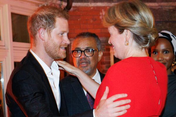 Удалось избежать нового унижения: принц Гарри пытается перестать быть тенью Меган                                                    