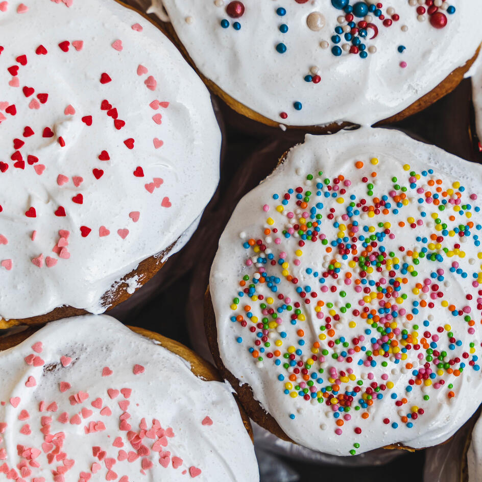 Вкусная «шапочка»: диетолог оценила тренд по поеданию верхушек от кулича