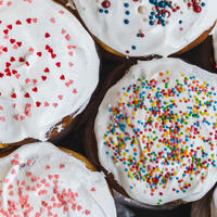 Вкусная «шапочка»: диетолог оценила тренд по поеданию верхушек от кулича