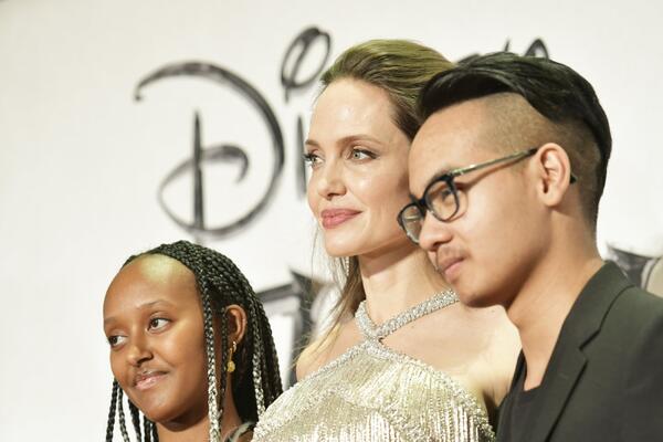 Дети Джоли боятся оставлять ее одну &mdash; Питт довел до предела