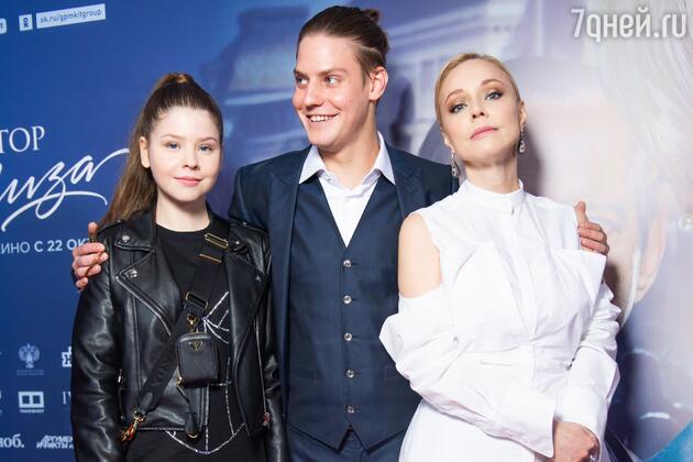 Марина Зудина с детьми Павлом и Марией Табаковыми