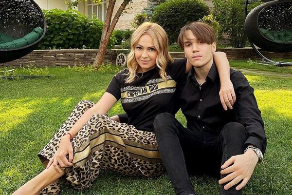 Лохматый и в трениках: Рудковская показала редкие кадры со старшим сыном из отпуска