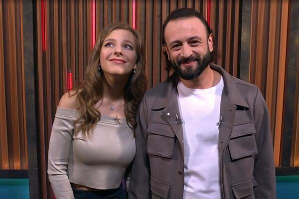 Глубоко беременная Арзамасова изнывает — никто не может помочь