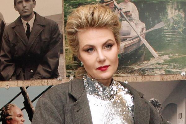 Почему Рената Литвинова сама покупает билеты на свой спектакль